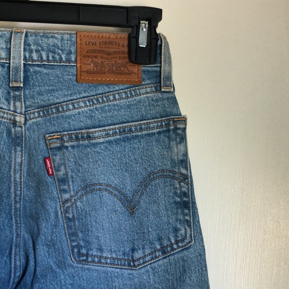 Levi’s Wedgie Straight - Picture 3 of 4